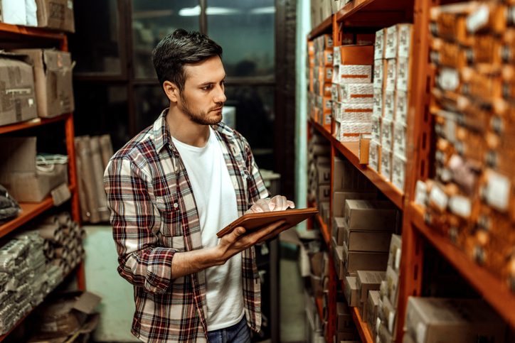 how software can reduce inventory costs warehouse management consultants